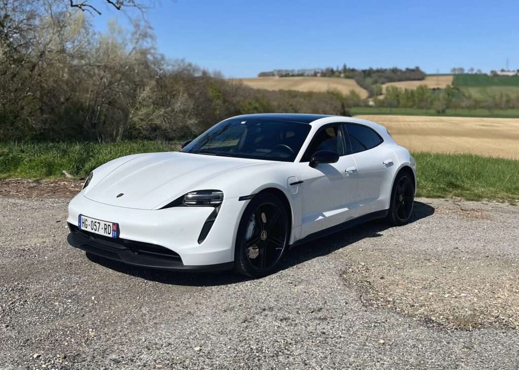 Location Porsche Taycan Cross Turismo blanche